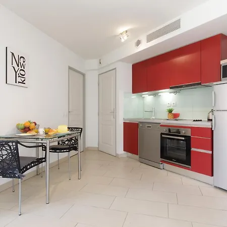 Greg Yourhosthelper Lejlighed