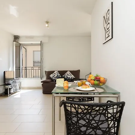 Greg Yourhosthelper * Cannes